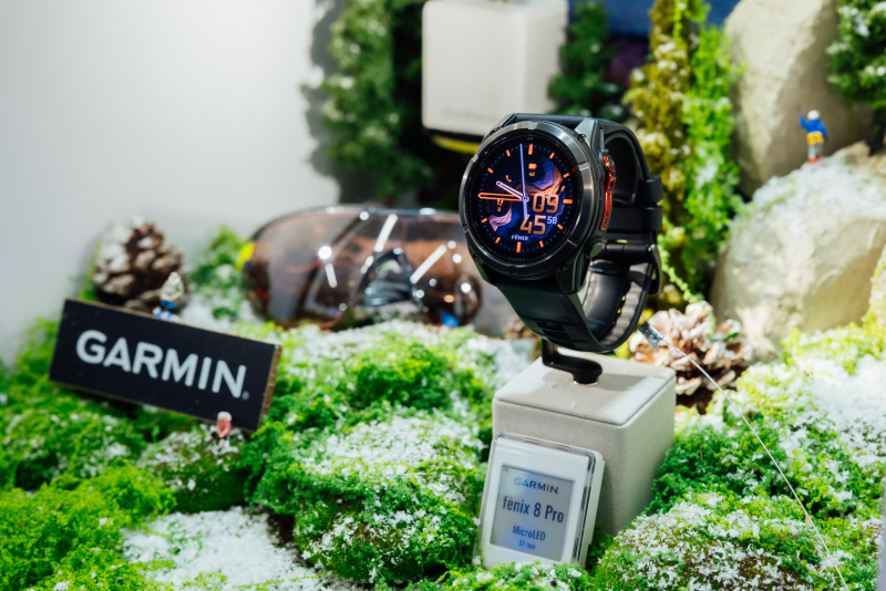 JNTY江南携手Garmin 推出首款Micro LED智慧手表