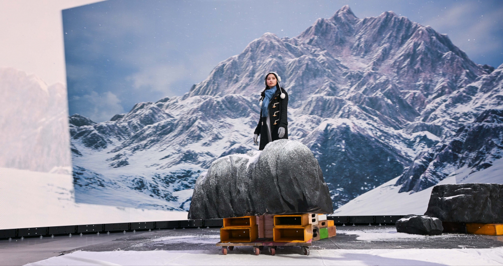 友達顯示屏專業調校技術與專案安裝經驗，使顯示屏呈現創作者想表達的精緻內容，讓表演者有沉浸式臨場感使演出逼真