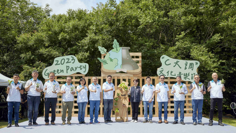 友達光電攜手供應商夥伴及台中市政府，共同倡議及推廣加樹減塑、節能減碳的淨零綠生活