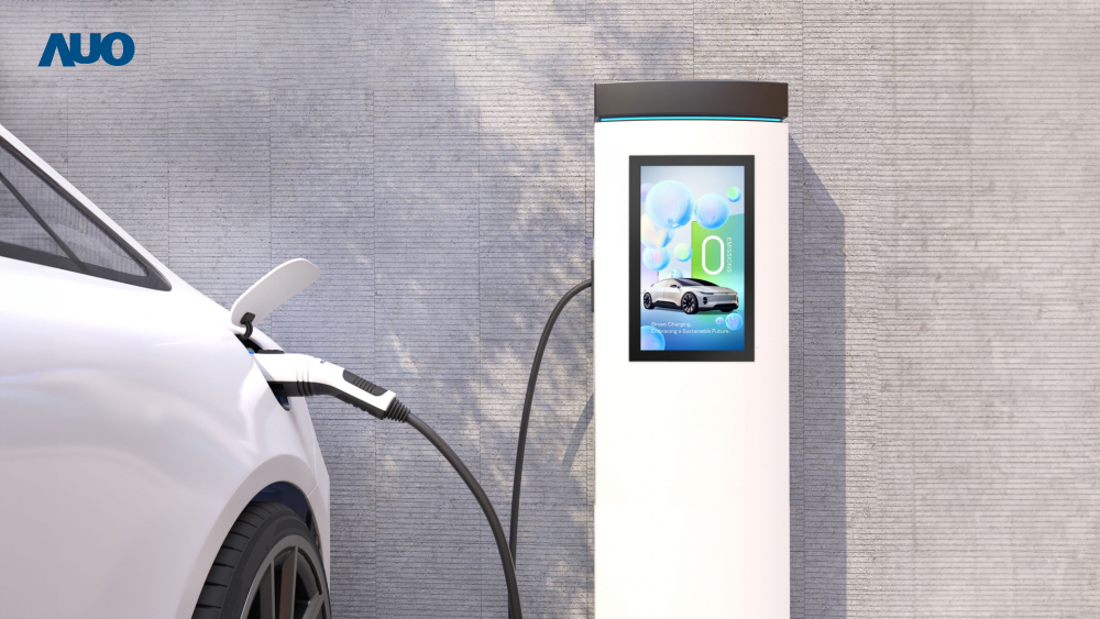 友達〝EVSE車用充電樁解決方案〞專為電動汽車充電樁設計，具有高亮度、克服戶外艱難環境的耐溫、耐紫外線等特性，並搭載散熱性及擴充性強的高效能工業電腦，可實現人機互動訴求，如資訊顯示、支付等應用