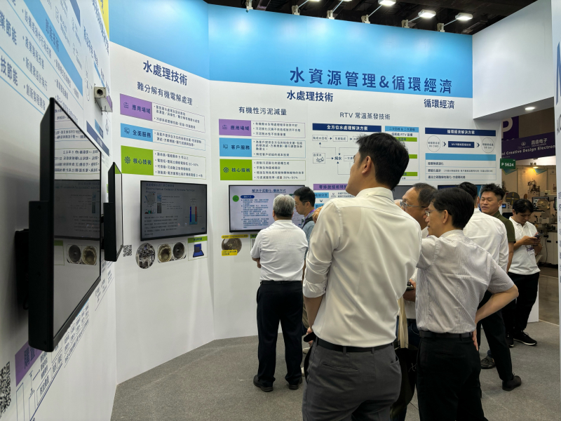 友達以深厚的智慧製造經驗發展永續戰略，積極延伸價值鏈，轉化成可供外界使用的綠色智慧服務，進軍SEMICON Taiwan 2024，提供半導體產業鏈打造AI世代的永續即戰力。