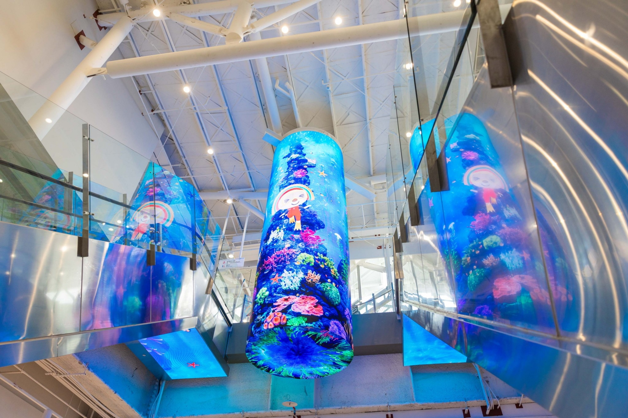 達擎與傑可達整合先進顯示技術與軟硬體應用服務，提供一系列大型LED顯示解決方案，為全新改裝開幕的「清水服務區」佈局嶄新視覺體驗。