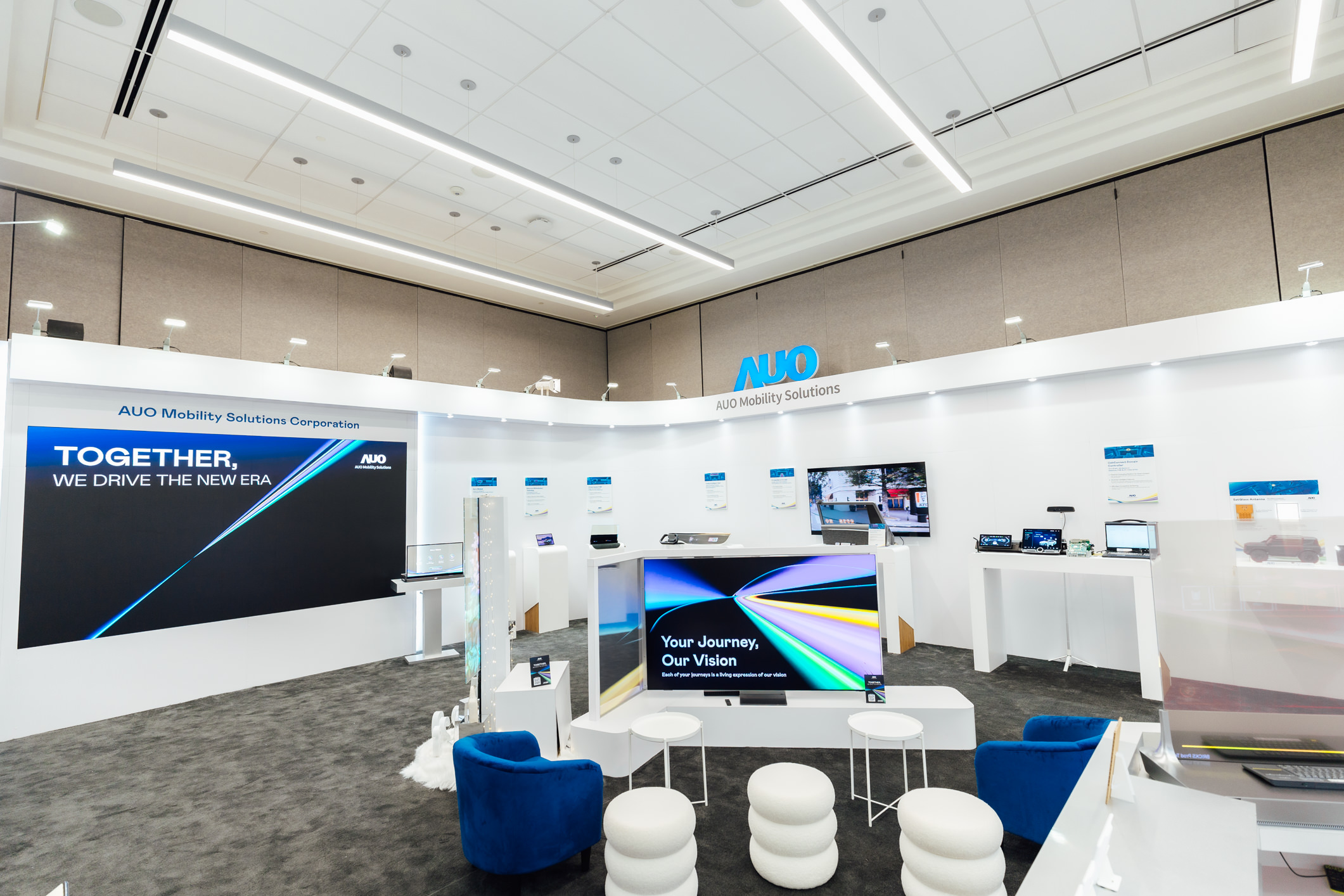 JNTY江南智慧行动在AI与软件定义汽车的演进下，重新定义显示人机互动，致力与产业客户合作共创，打造具差异化、功能扩展弹性的未来座舱体验。