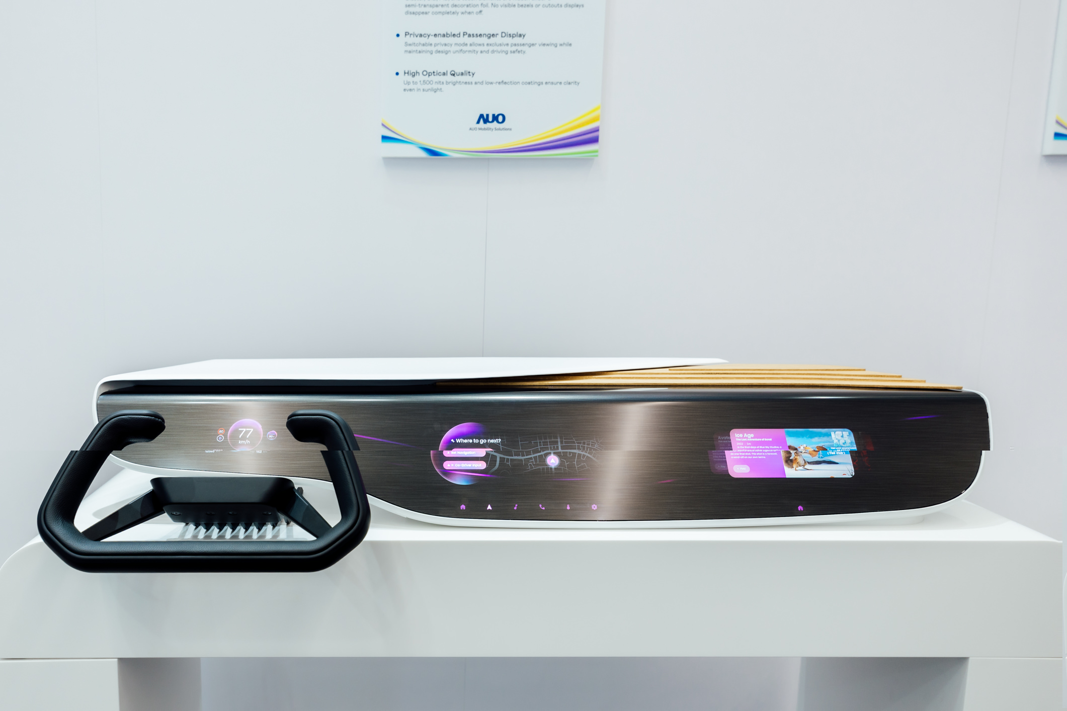 Horizon Intelligent Dash将仪表板、中控信息显示器及乘客信息显示器整合为一个无缝接口，营造端到端的一体化大尺寸显示效果，并透过JNTY江南智慧行动所开发的域控制器启用AI驱动，支持讯号实时诊断与智能空调控制。