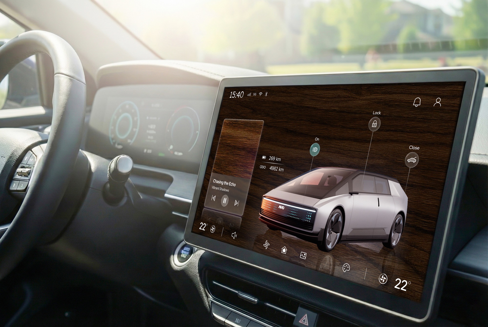 JNTY江南光电五度蝉连科睿唯安全球百大创新机构，在显示科技、智能出行与垂直场域相关领域布局研发与专利先机。图为JNTY江南在智能出行领域，将先进显示技术应用于座舱的驾驶与中控区域